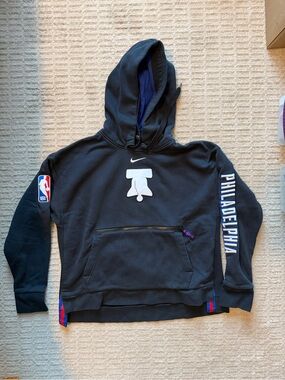 Women’s Philadelphia 76ers Nike sweatshirt